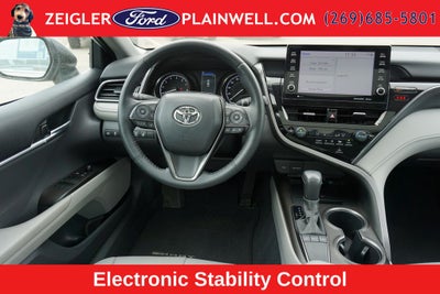 2022 Toyota Camry SE Power Moonroof Heated Combo Seats Rear Camera