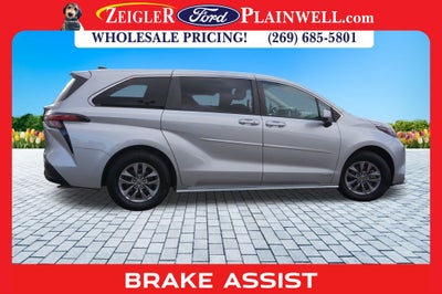 2021 Toyota Sienna LE 8 Passenger