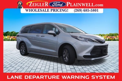 2021 Toyota Sienna LE 8 Passenger