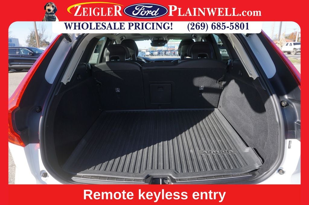 2018 Volvo XC60 T6 Momentum AWD Pano Roof NAV H Leather Vision & Advanced HUD