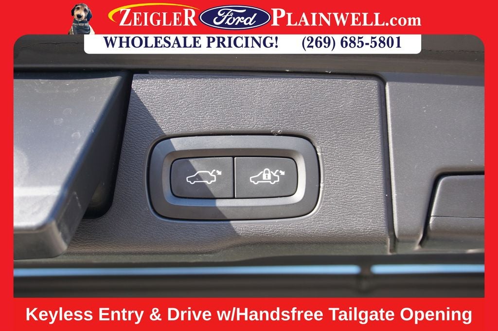 2018 Volvo XC60 T6 Momentum AWD Pano Roof NAV H Leather Vision & Advanced HUD