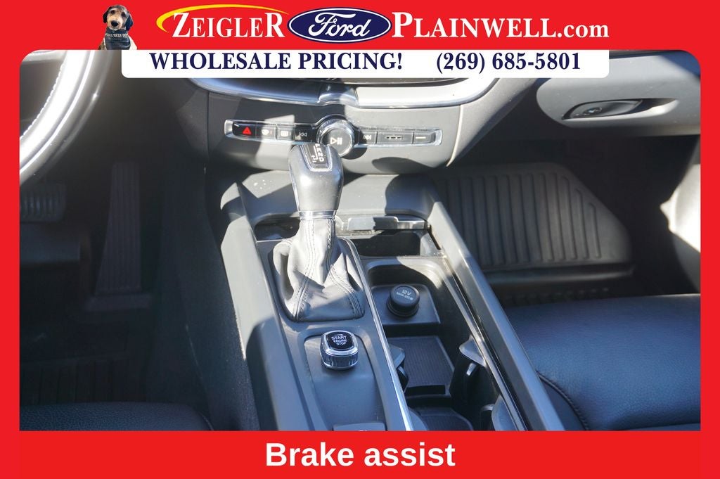 2018 Volvo XC60 T6 Momentum AWD Pano Roof NAV H Leather Vision & Advanced HUD