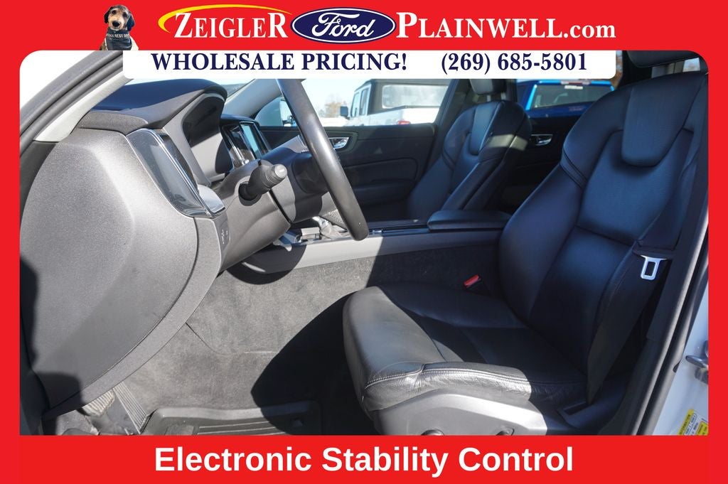 2018 Volvo XC60 T6 Momentum AWD Pano Roof NAV H Leather Vision & Advanced HUD