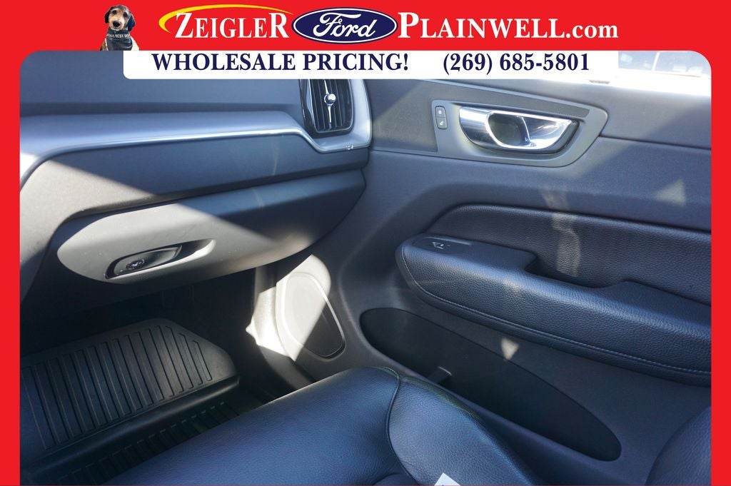 2018 Volvo XC60 T6 Momentum AWD Pano Roof NAV H Leather Vision & Advanced HUD