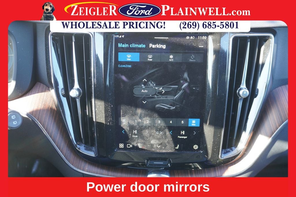 2023 Volvo XC60 Recharge Plug-In Hybrid T8 Plus Dark Theme