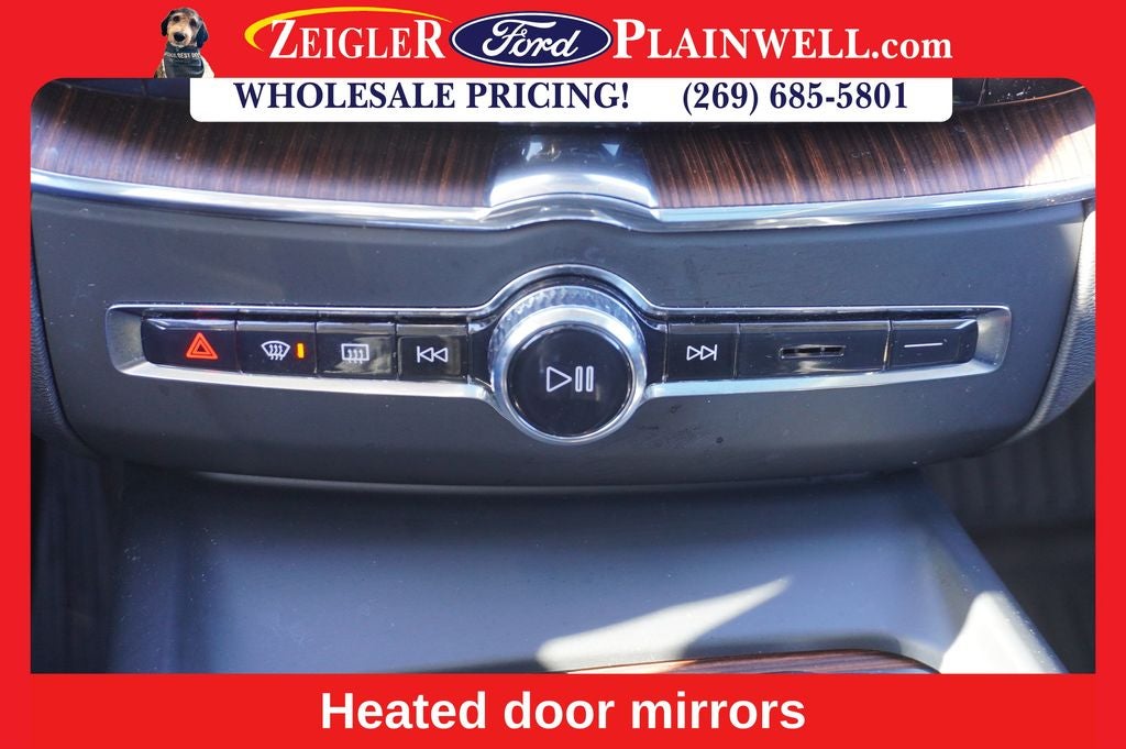 2023 Volvo XC60 Recharge Plug-In Hybrid T8 Plus Dark Theme