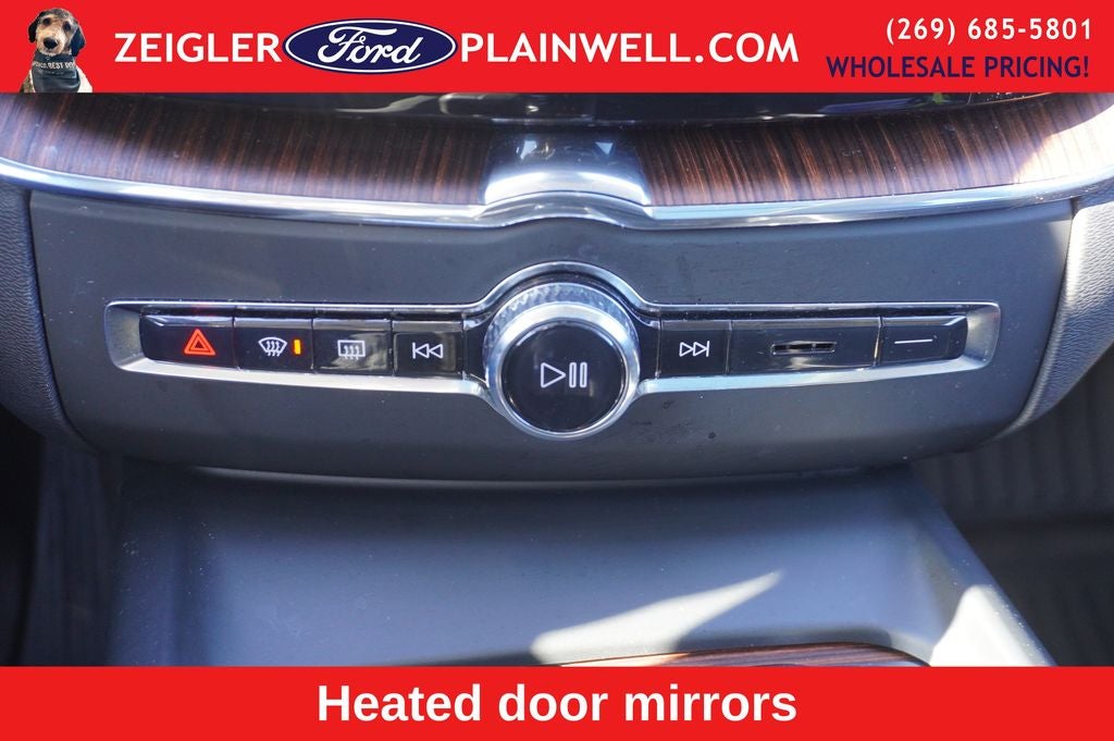 2023 Volvo XC60 Recharge Plug-In Hybrid T8 Plus Dark Theme