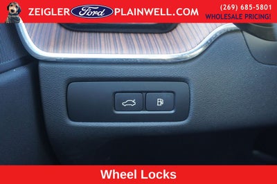 2023 Volvo XC60 Recharge Plug-In Hybrid T8 Plus Dark Theme