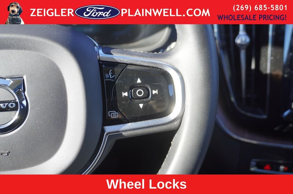 2023 Volvo XC60 Recharge Plug-In Hybrid T8 Plus Dark Theme