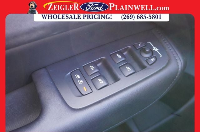 2023 Volvo XC60 Recharge Plug-In Hybrid T8 Plus Dark Theme