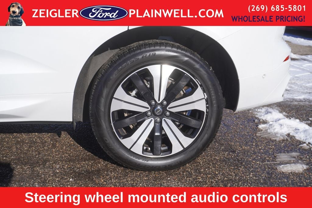 2023 Volvo XC60 Recharge Plug-In Hybrid T8 Plus Dark Theme