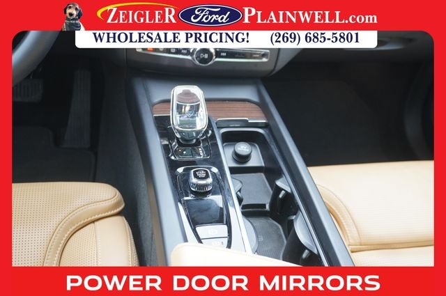 2023 Volvo XC60 B5 Ultimate Bright Theme