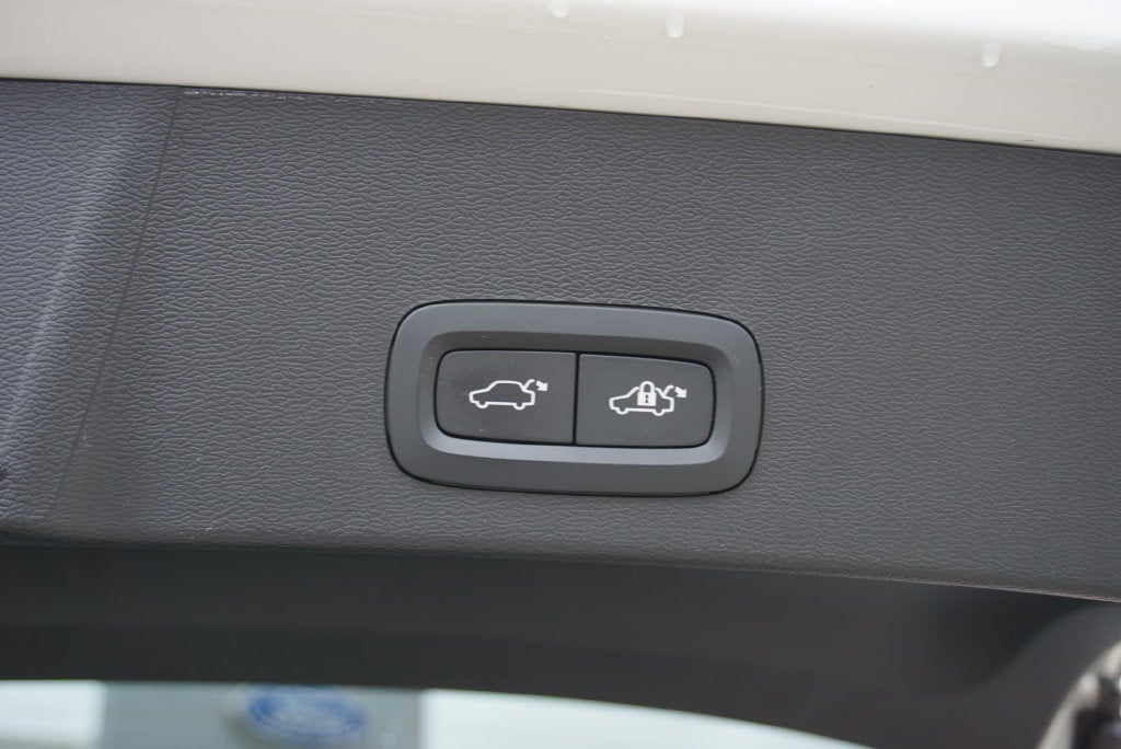 2024 Volvo XC40 B5 Core