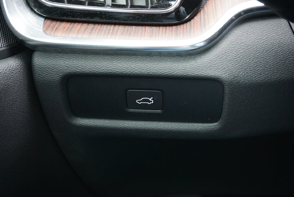 2025 Volvo V60 Cross Country B5 Plus