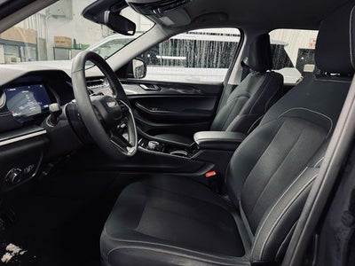 2023 Jeep Grand Cherokee Laredo 4x4