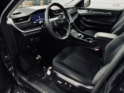 2023 Jeep Grand Cherokee Laredo 4x4