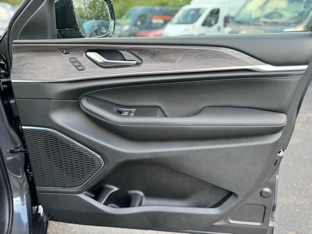 2025 Jeep Grand Cherokee GRAND CHEROKEE OVERLAND 4X4