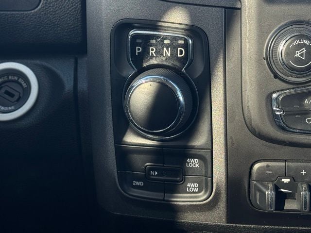 2022 RAM 1500 Classic Tradesman Crew Cab 4x4 5'7' Box