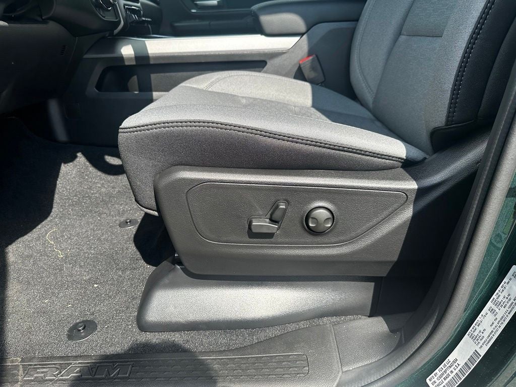 2026 RAM 1500 RAM 1500 BIG HORN QUAD CAB 4X4 6'4' BOX