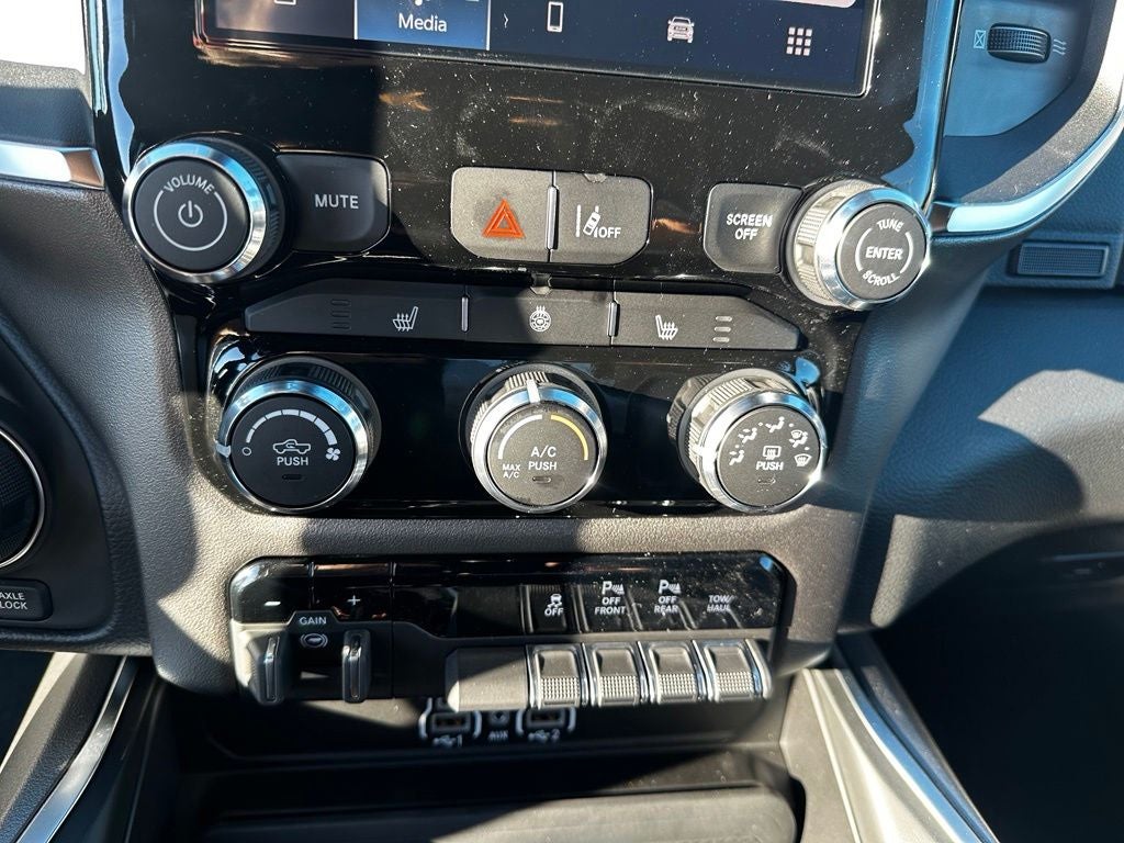 2027 RAM 1500 Big Horn/Lone Star
