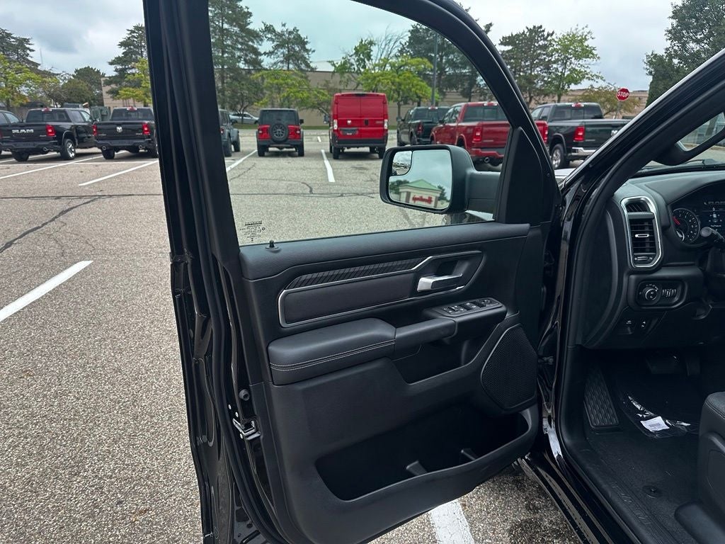 2027 RAM 1500 Big Horn/Lone Star