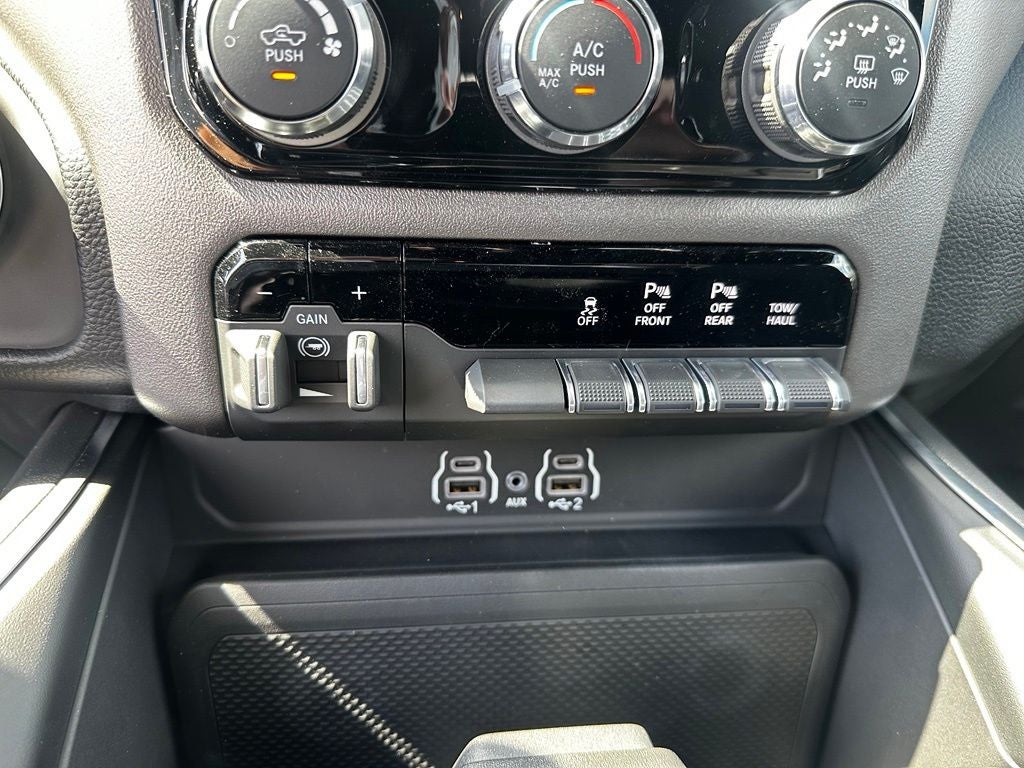 2026 RAM 1500 RAM 1500 BIG HORN CREW CAB 4X4 5'7' BOX