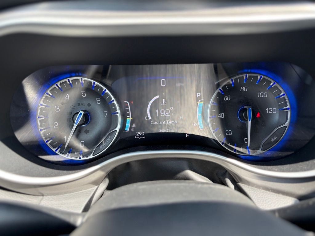 2025 Chrysler Pacifica Select