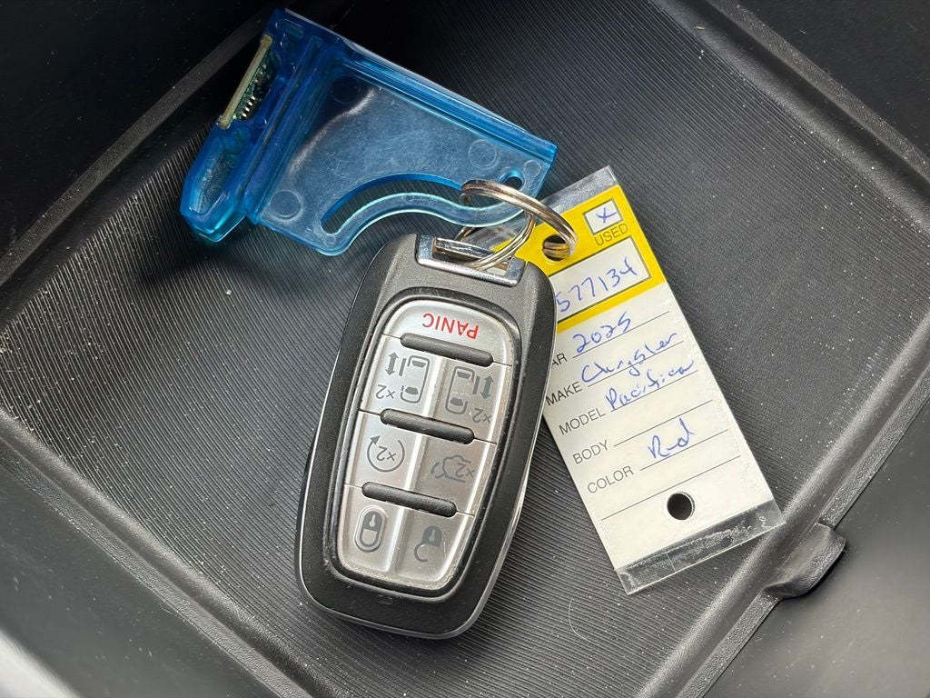 2025 Chrysler Pacifica Select