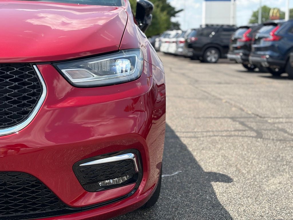 2025 Chrysler Pacifica Select