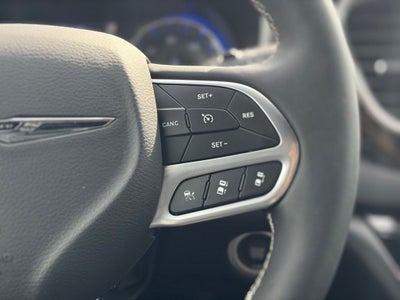 2025 Chrysler Pacifica Select * Certified Pre-Owned *