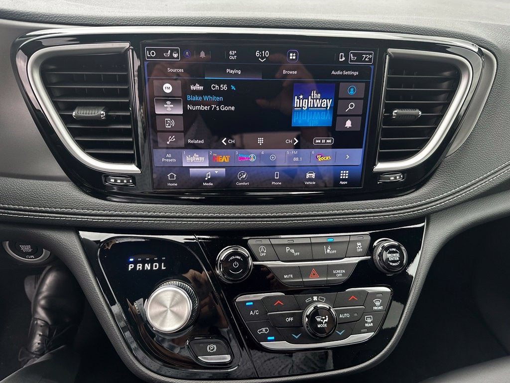 2027 Chrysler Pacifica Select