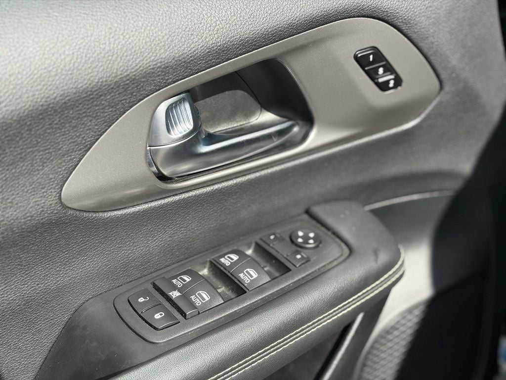 2025 Chrysler Pacifica Select * Certified Pre-Owned *