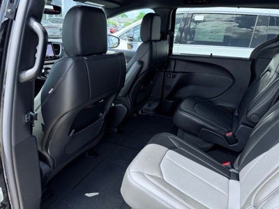 2027 Chrysler Pacifica PACIFICA SELECT