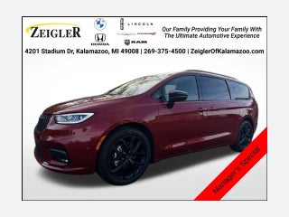 2025 Chrysler Pacifica Limited * Certified Pre-Owned *