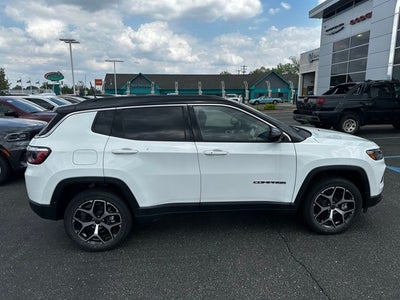 2025 Jeep Compass COMPASS LIMITED 4X4