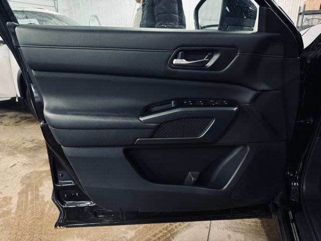 2023 Nissan Pathfinder SL 4WD