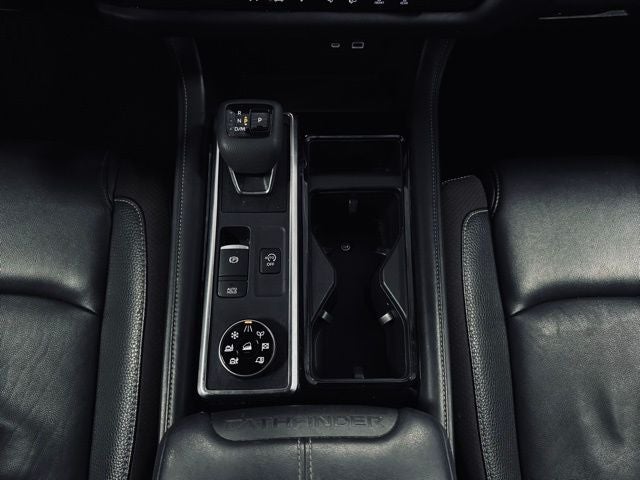 2023 Nissan Pathfinder SL 4WD