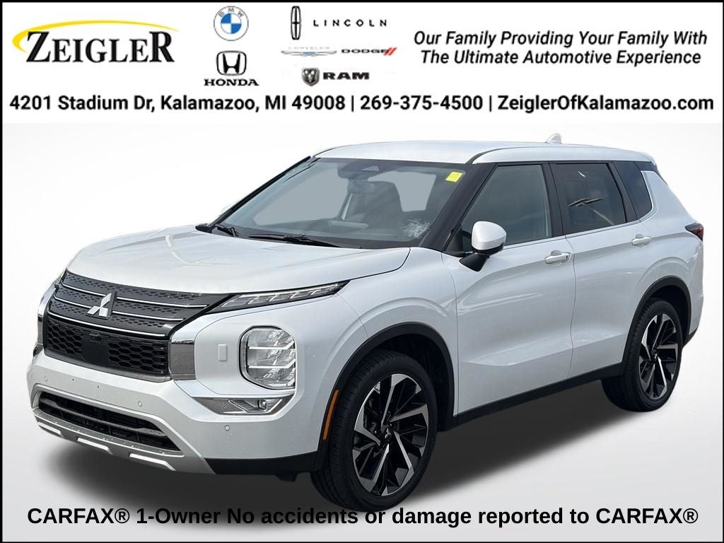 2024 Mitsubishi Outlander Base