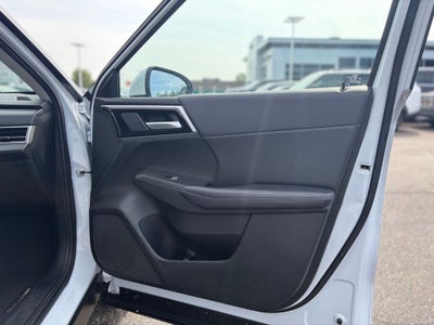 2024 Mitsubishi Outlander Base