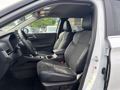 2024 Mitsubishi Outlander Base