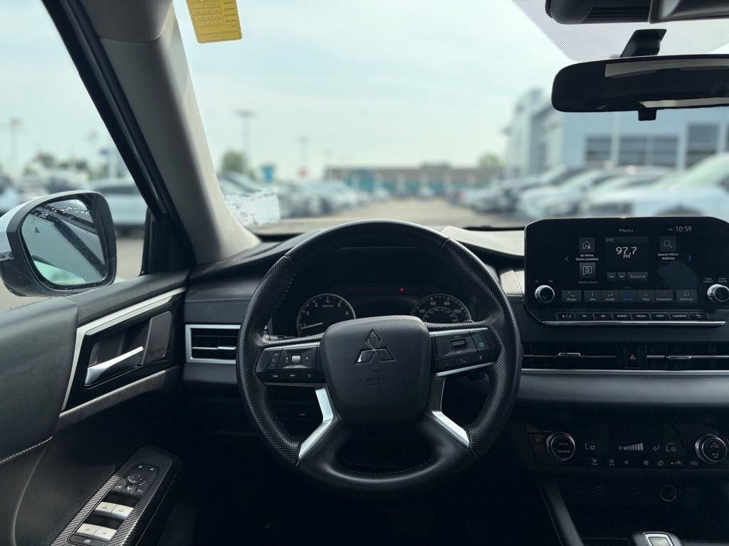 2024 Mitsubishi Outlander Base