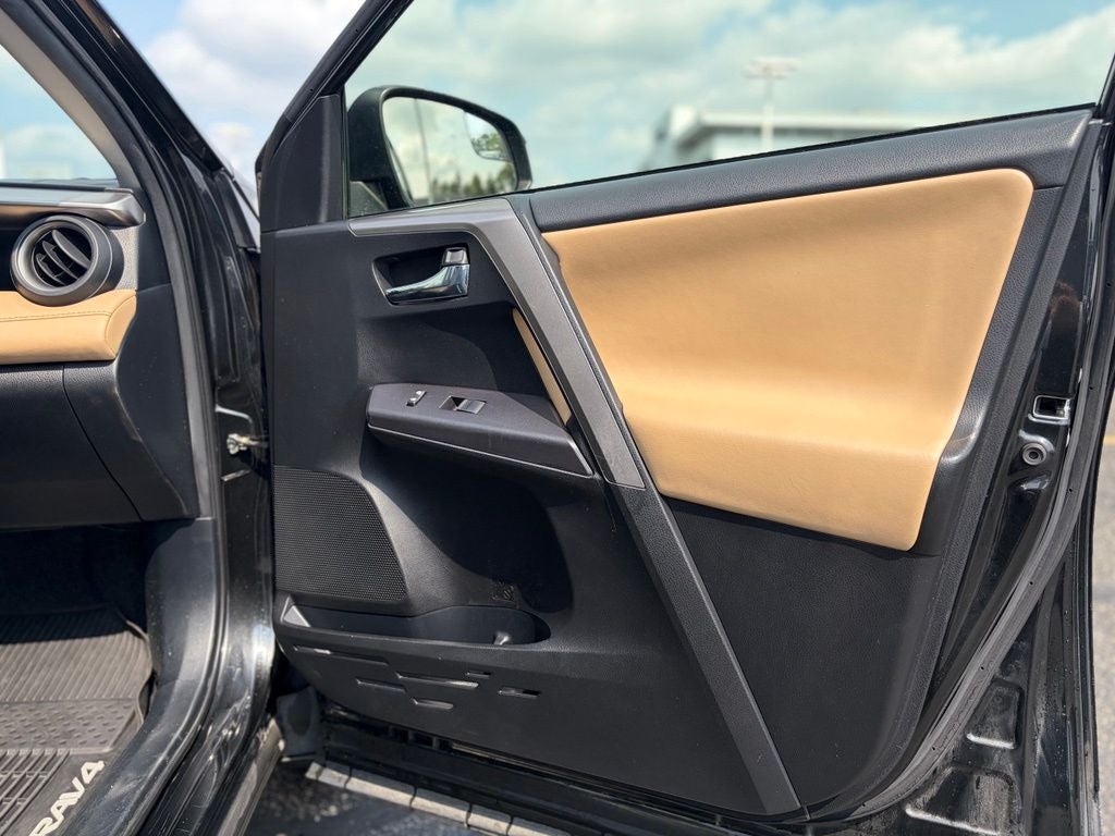 2018 Toyota RAV4 Hybrid XLE