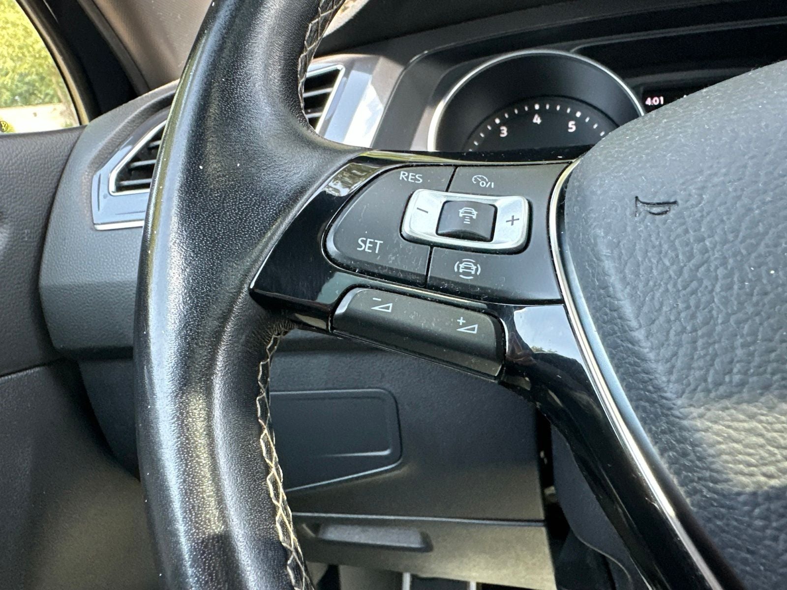 2021 Volkswagen Tiguan 2.0T SE R-Line Black