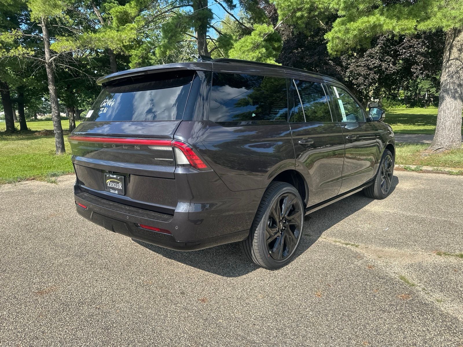 2027 Lincoln Navigator Reserve