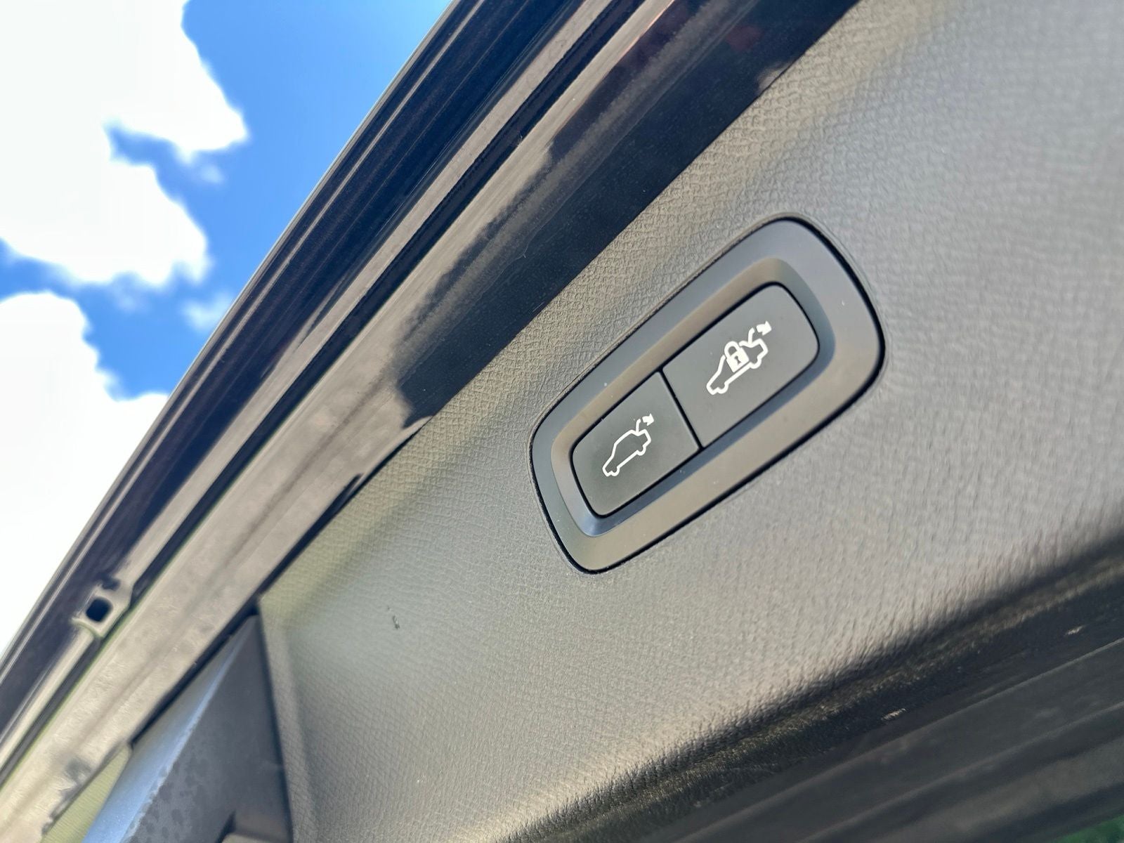 2023 Volvo XC90 B5 Plus