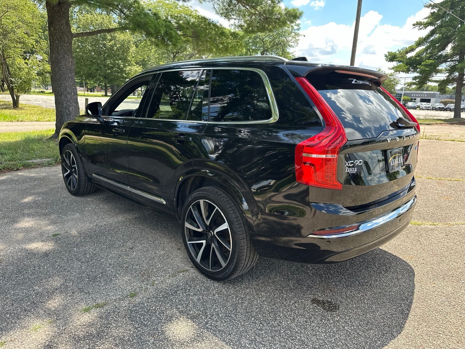 2023 Volvo XC90 B5 Plus