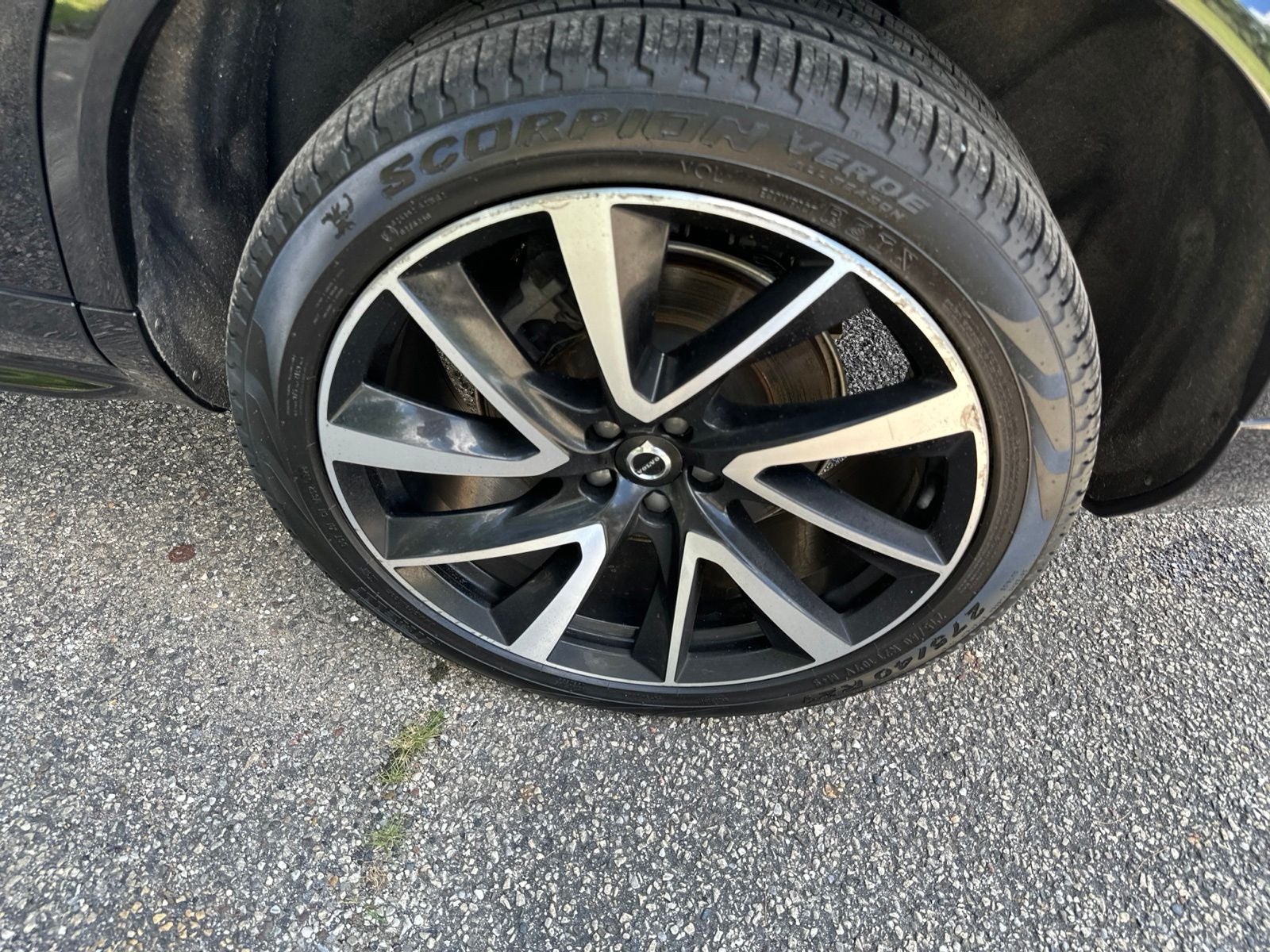 2023 Volvo XC90 B5 Plus