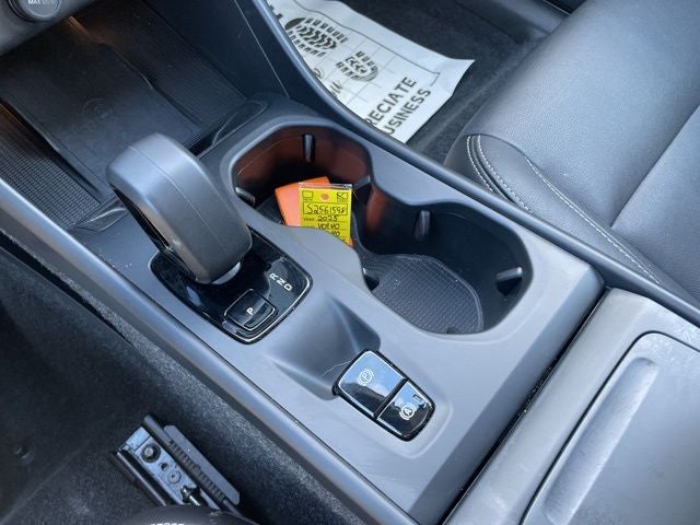 2025 Volvo XC40 B5 Core