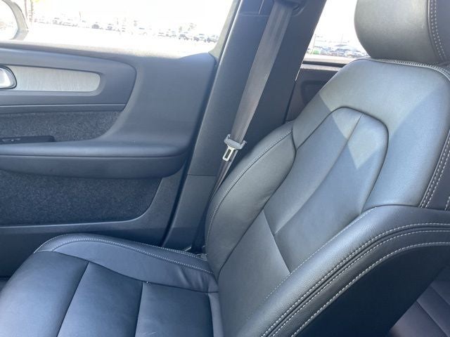 2025 Volvo XC40 B5 Core