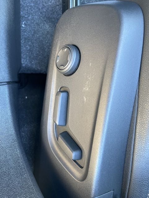 2025 Volvo XC40 B5 Core